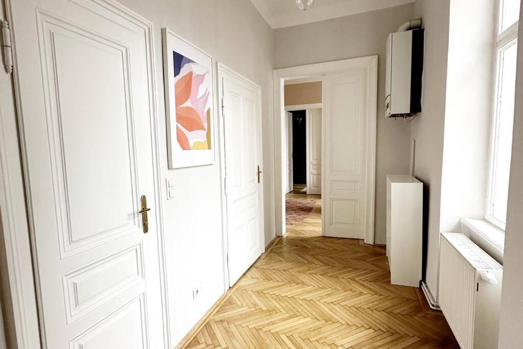 Ruhige & Grosse Altbauwohnung 7Min Zum Zentrum 维也纳 外观 照片