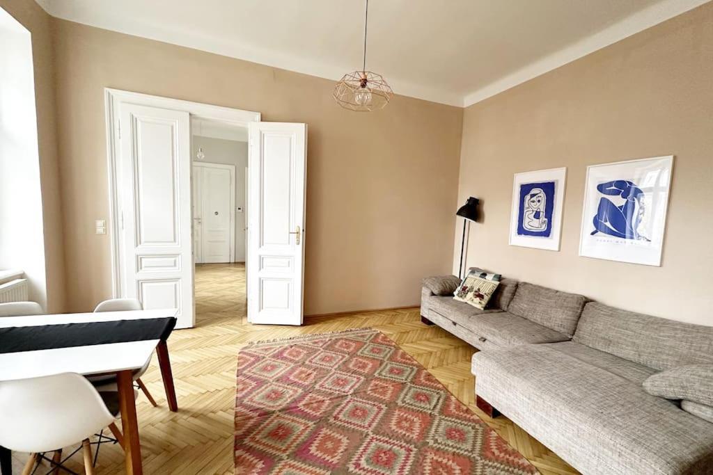 Ruhige & Grosse Altbauwohnung 7Min Zum Zentrum 维也纳 外观 照片